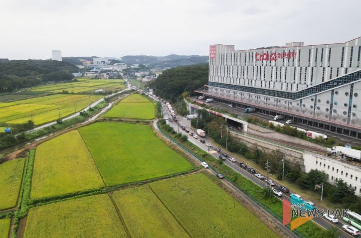 용인특례시 처인구 남사읍 북리 608-23번지 일원 국지도 82호선에 차량이 정체를 빚고 있다