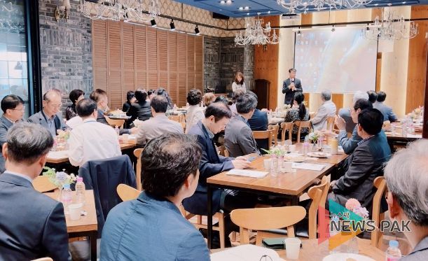 안양과천교육지원청 김재진 교육국장이 인사말을 하고 있다