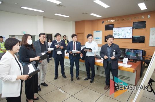 용인특례시의회 경제환경위원회, 용인레스피아 축산동 분뇨처리시설 방문