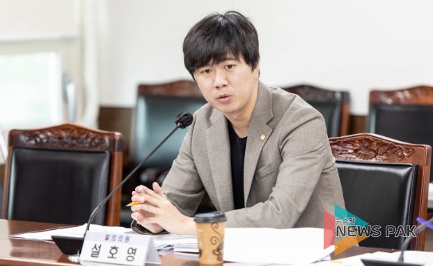 안산시의회 설호영 의원이 지난 2일 제283회 제1차 정례회 문화복지위원회에서 안산시 출산장려 지원 등에 관한 조례 일부개정조례안에 대해 설명하고 있다.