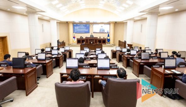 안산시의회가 29일 제283회 제1차 정례회 제3차 본회의를 끝으로 정례회 의사일정을 마쳤다.