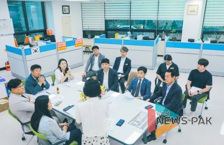 결산중인 화성시의회 기획행정위원회