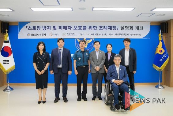 간담회 참석자 단체사진