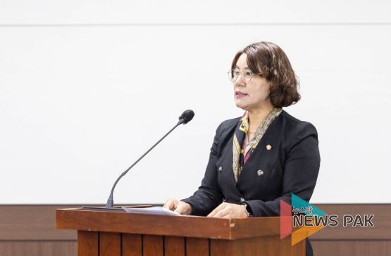 김유숙 의원이 지난 10월 16일 제285회 임시회 의회운영위원회에서 ‘안산시의회 의원 행동강령 조례 일부개정조례안’에 대해 제안설명을 하고 있는 모습.