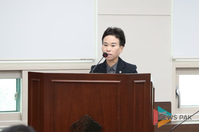 이지화 의원이 지난 10월 17일 제285회 임시회 기획행정위원회에서 안산투명사회협약 실천 및 그 지원에 관한 조례 폐지조례안’에 대해 제안설명을 하고 있다