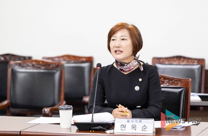 현옥순 의원이 지난 10월 18일 제285회 임시회 문화복지위원회에서 ‘안산시 자립준비청년 등의 자립지원에 관한 조례안’에 대해 제안설명을 하고 있다.