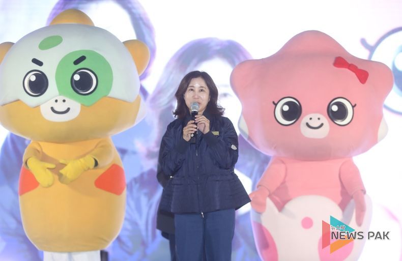 2023 송산 생생축제 축사중인 김경희의장