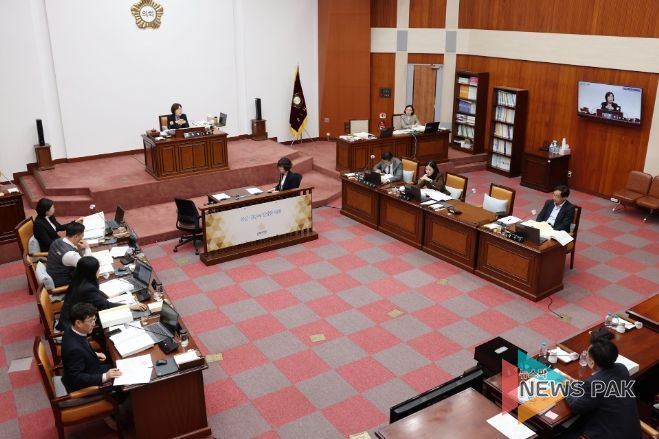 군포시의회 제270회 임시회 제2차 행정복지위원회, 2024 군포시 주요업무보고 청취 모습