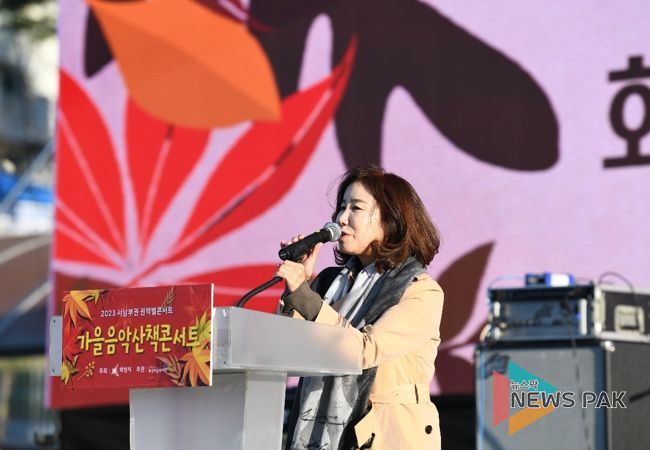 축사하는 화성시의회 김경희 의장