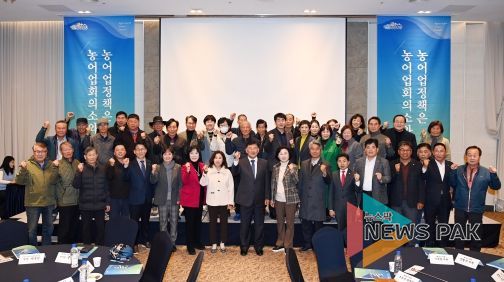 참석자와 내빈 단체사진