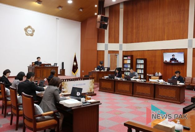 군포시의회 제270회 임시회 제3차 산업건설위원회, 2024년도 군포시 주요업무보고 청취 모습