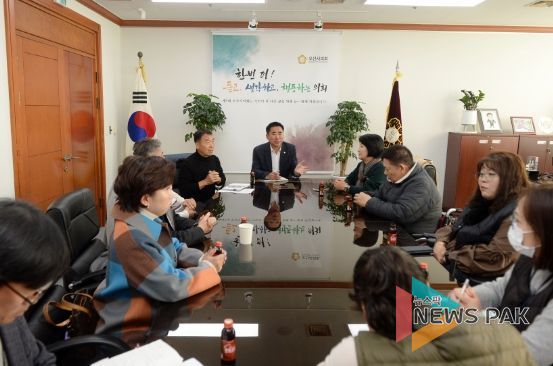 오산시의회 성길용 의장, 장애인 단체와‘교통약자 이동지원’개선방안 간담회 가져...