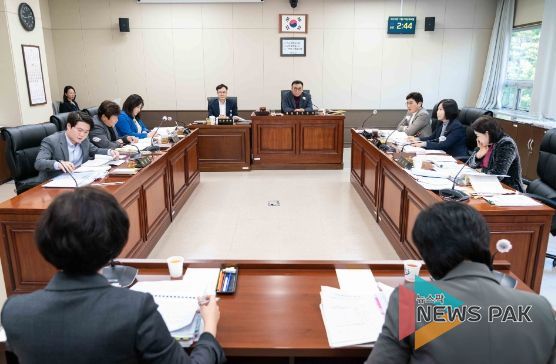 용인특례시의회 경제환경위원회, 행정사무감사 1일차