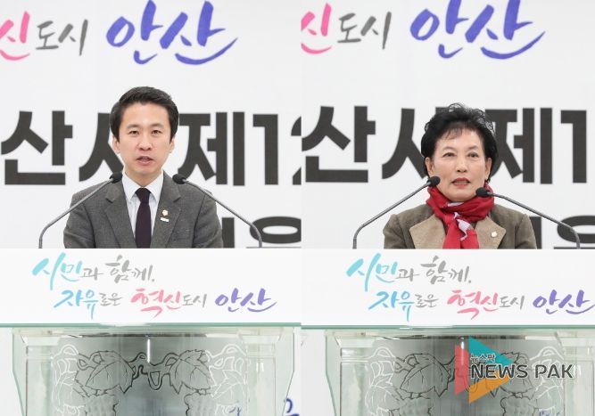 안산시의회 송바우나 의장(사진 왼쪽)과 이진분 부의장이 지난 22일 신안산대학교에서 개최된 ‘안산시 제12기 소상공인 상인대학 졸업식’에 참석했다.