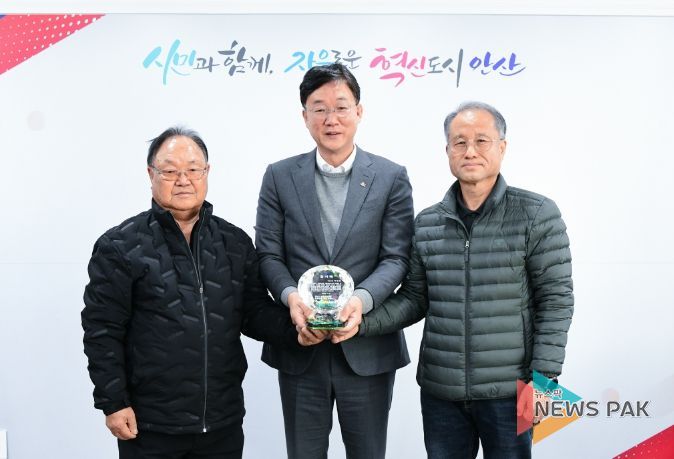 이민근 안산시장, 장하동 원후마을 주민들로부터 감사패 받아