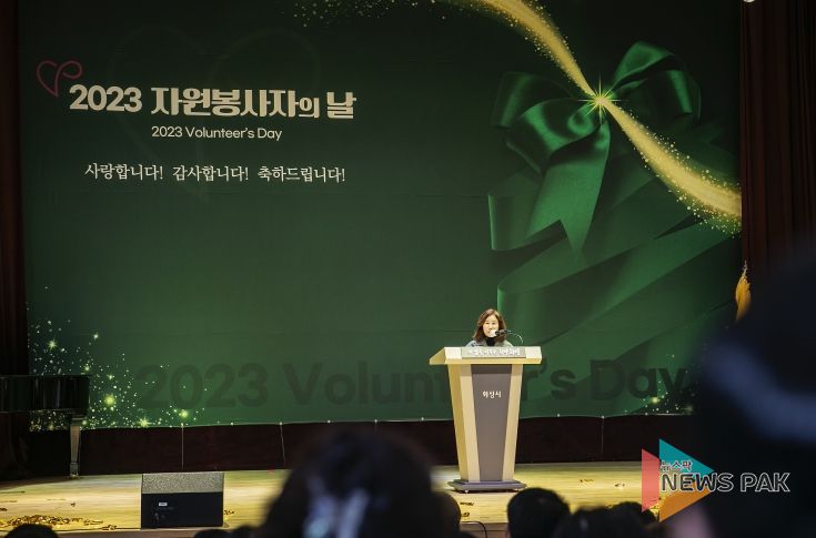 축사하는 화성시의회 김경희 의장