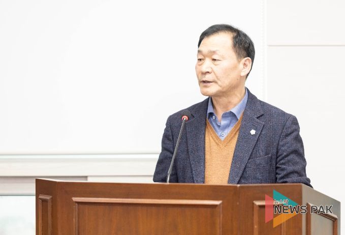 박태순 의원이 지난 11월 22일 열린 제286회 제2차 정례회기획행정위원회에서 자신이 대표 발의한 ‘안산시 선감학원 희생자 지원 조례안’에 대해 제안설명을 하고 있다.