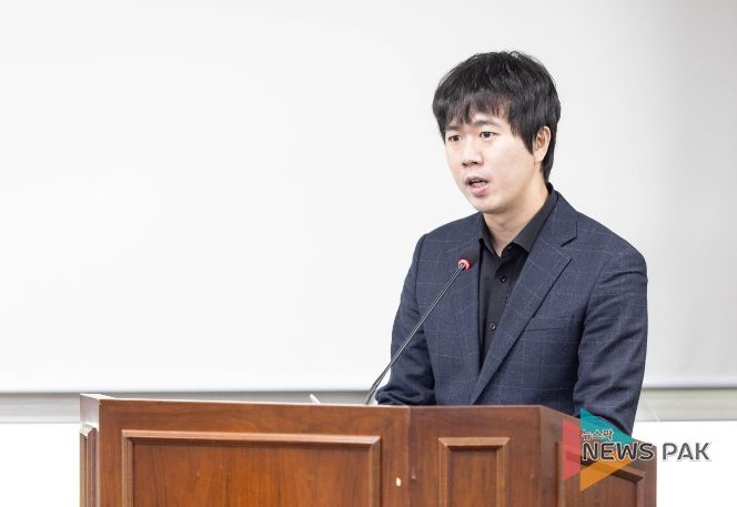 설호영 의원이 지난 11월 23일 열린 제286회 제2차 정례회 문화복지위원회에서 자신이 대표 발의한‘안산시 인구정책 기본 조례안’에 대해 제안설명을 하고 있다.