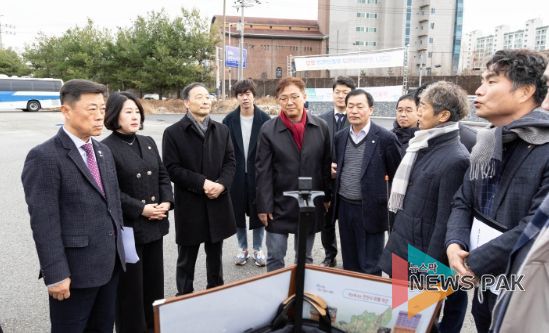 안산시의회 예산결산특별위원회 한명훈 위원장과 위원들이 12일 신안산대학교를 방문, 현장활동에 임하고 있다.