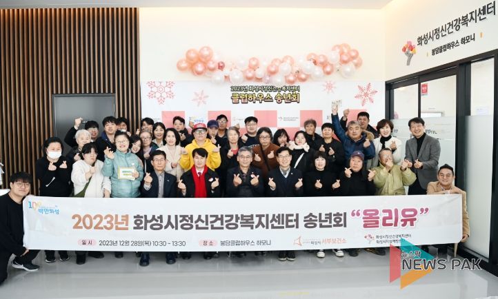 교육복지위원회 의원들과 회원 단체 사진