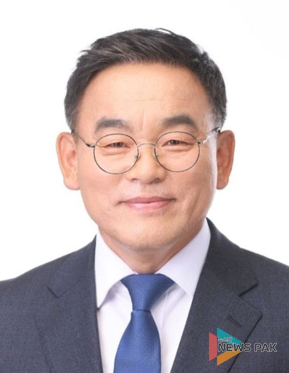 윤원균 용인특례시의회 의장