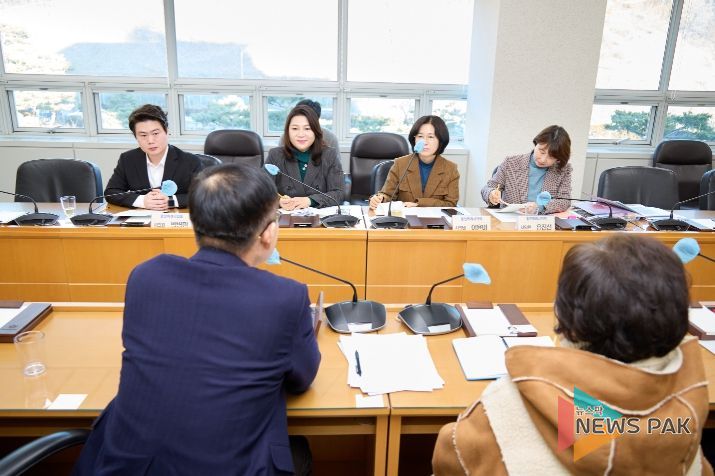 왼쪽부터 간담회에 참석한 박병민, 박희정, 이윤미, 유진선 의원