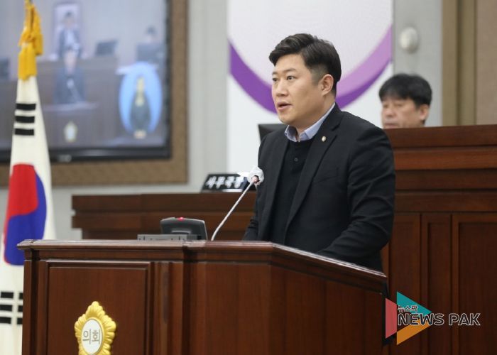 김동은 의원이 5분 발언을 하고 있다.