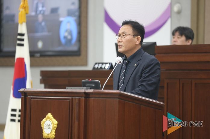 채명기 의원이 5분발언을 하고 있다.