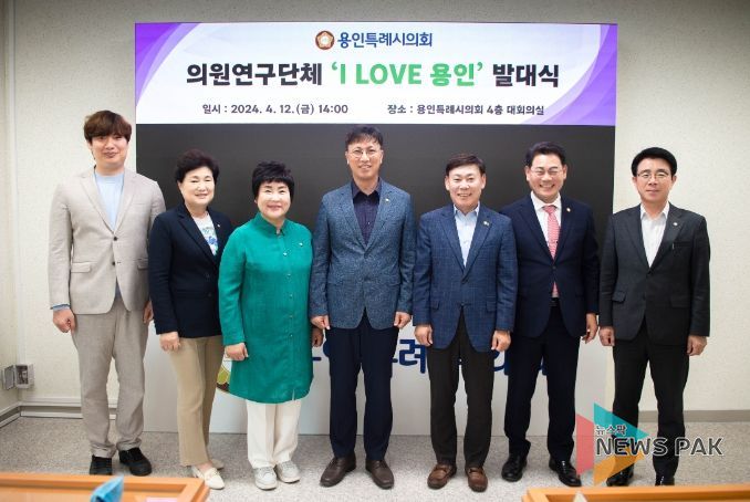 왼쪽부터 김병민, 이상욱, 남홍숙, 장정순, 황재욱, 이진규, 김윤선 의원