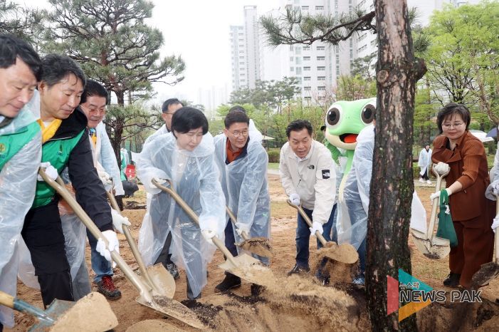 수원특례시의회, 제79회 식목일 기념 나무심기 동참