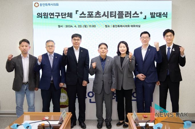 윗줄 왼쪽부터 김태우, 김길수, 임현수, 이창식, 신나연, 강영웅, 박인철 의원