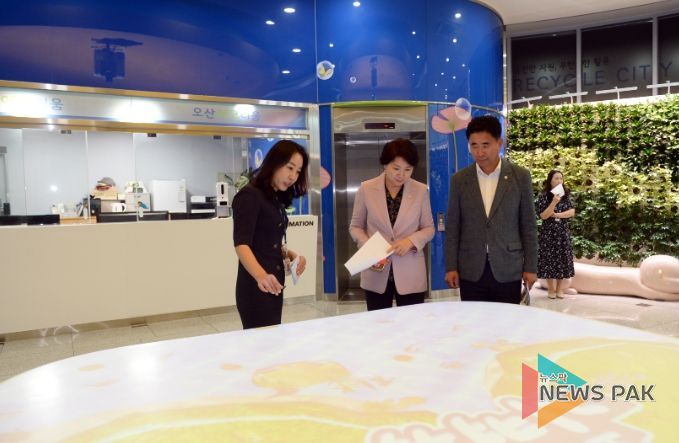 오산시의회 성길용 의장, 안양시의회 최병일 의장 오산천 현장방문