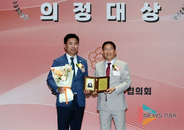 오산시의회 성길용 의장, 조미선 의원 '경기도시군의회의장협의회' 특별공로패, 지방의정봉사상 수상