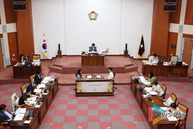 군포시의회의 2024년도 군포시 행정사무감사특별위원회 현장.