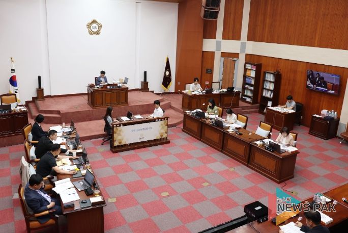 군포시의회의 2024년도 군포시 행정사무감사특별위원회 현장.