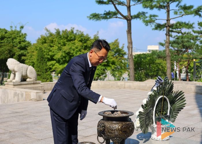 평택시의회 강정구 의장, 현충탑 참배로 새 출발 다짐