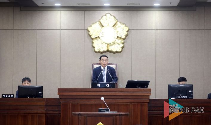 수원특례시의회 후반기 의장 이재식, 부의장 김정렬 선출