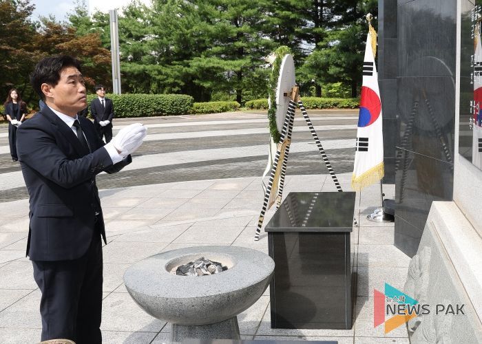 제9대 고양특례시의회 후반기 의장단 현충탑 참배