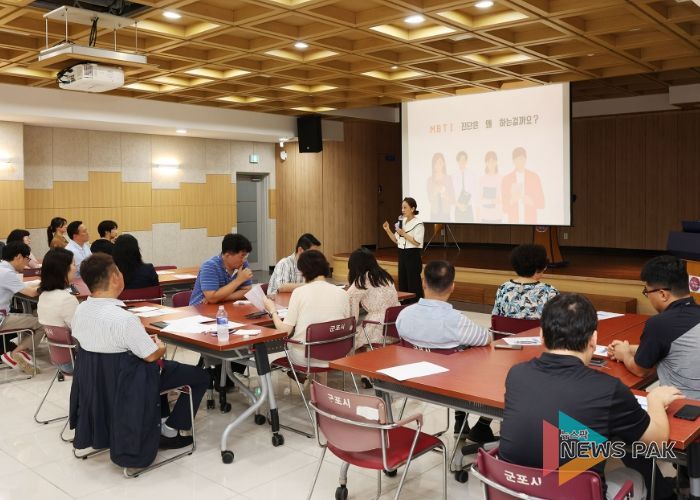 군포시의회는 22일 오후 군포시청 별관 회의실에서 의원과 직원 간 소통․협력을 위한 합동 워크숍을 개최했다.