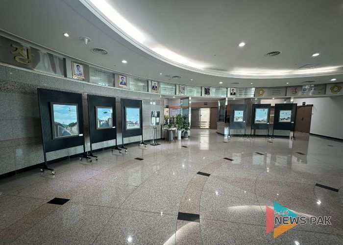 화성시의회 로비에 전시된 7월 김채웅 작품 사진