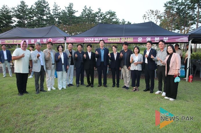 화성 여름밤 콘서트에 참석한 화성시의회 의원들과 관계자 단체