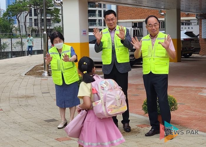 신설교 교통안전 현장지원