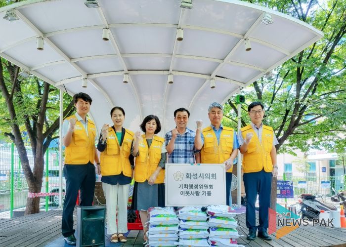 진안동 병점 무료 급식소를 방문한 기획행정위원회 의원들 단체