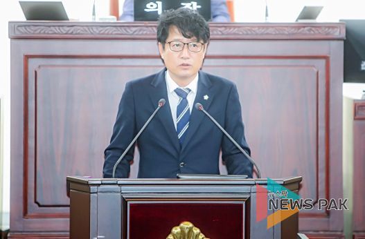 화성시의회 유재호 의원이 제236회 임시회 중 제2차 본회의에서 5분 자유발언을 하고 있다.