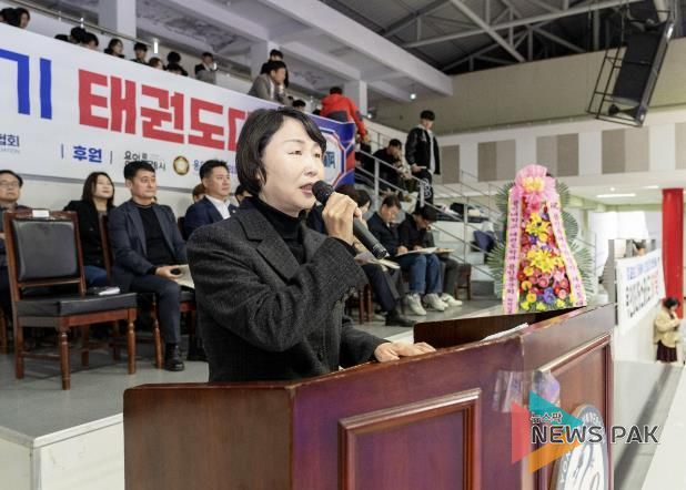 2024년 용인특례시의회 의장기 태권도 대회에서 유진선 의장이 인사말을 전하고 있다.