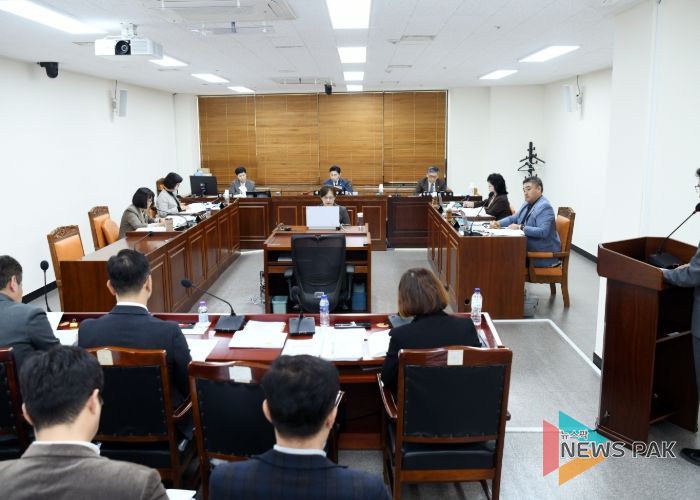 문화복지위원회 문화교육국 행정사무감사 전경