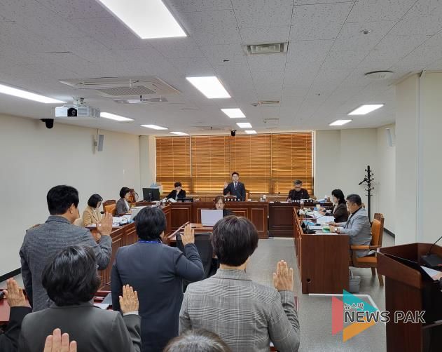 문화복지위원회 복지국 행정사무감사 선서모습