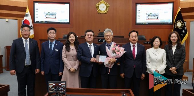 제289회 오산시의회 제2차정례회 명예의장으로 정광윤 화성오산교육지원청 교육장 위촉