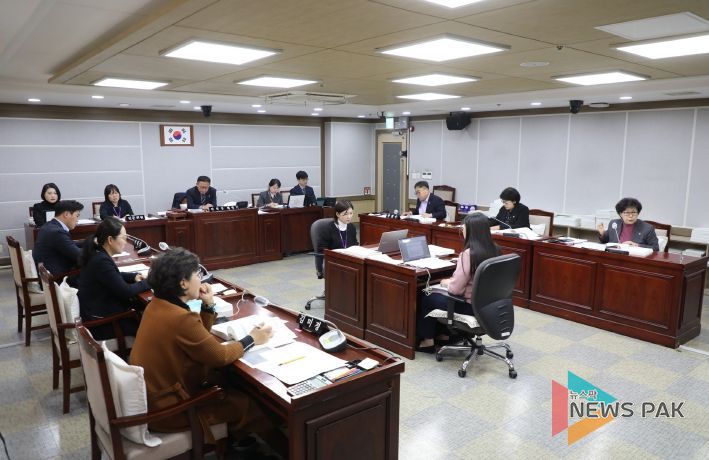 수원특례시의회 환경안전위원회, 환경국 청소자원과 행정사무감사 진행