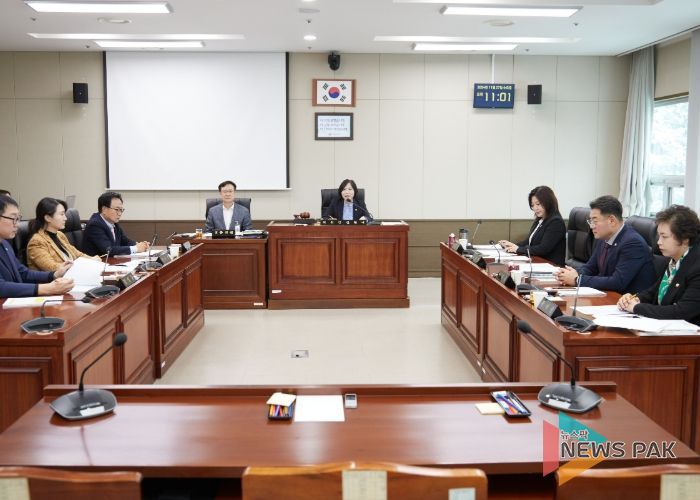 용인특례시의회 경제환경위원회, 2024년도 행정사무감사 마무리하며 강평 실시